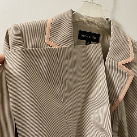 Isabel & Nina Women’s Suit - Picture 3 of 7
